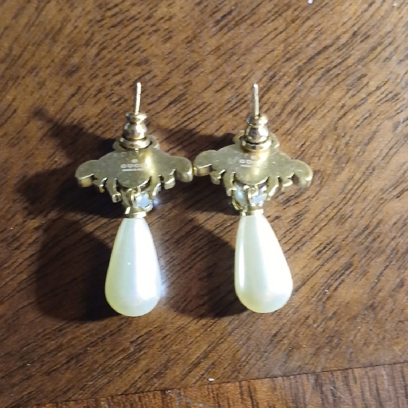 Elegant Gold and Cream Bee Earrings - Picture 4 of 8